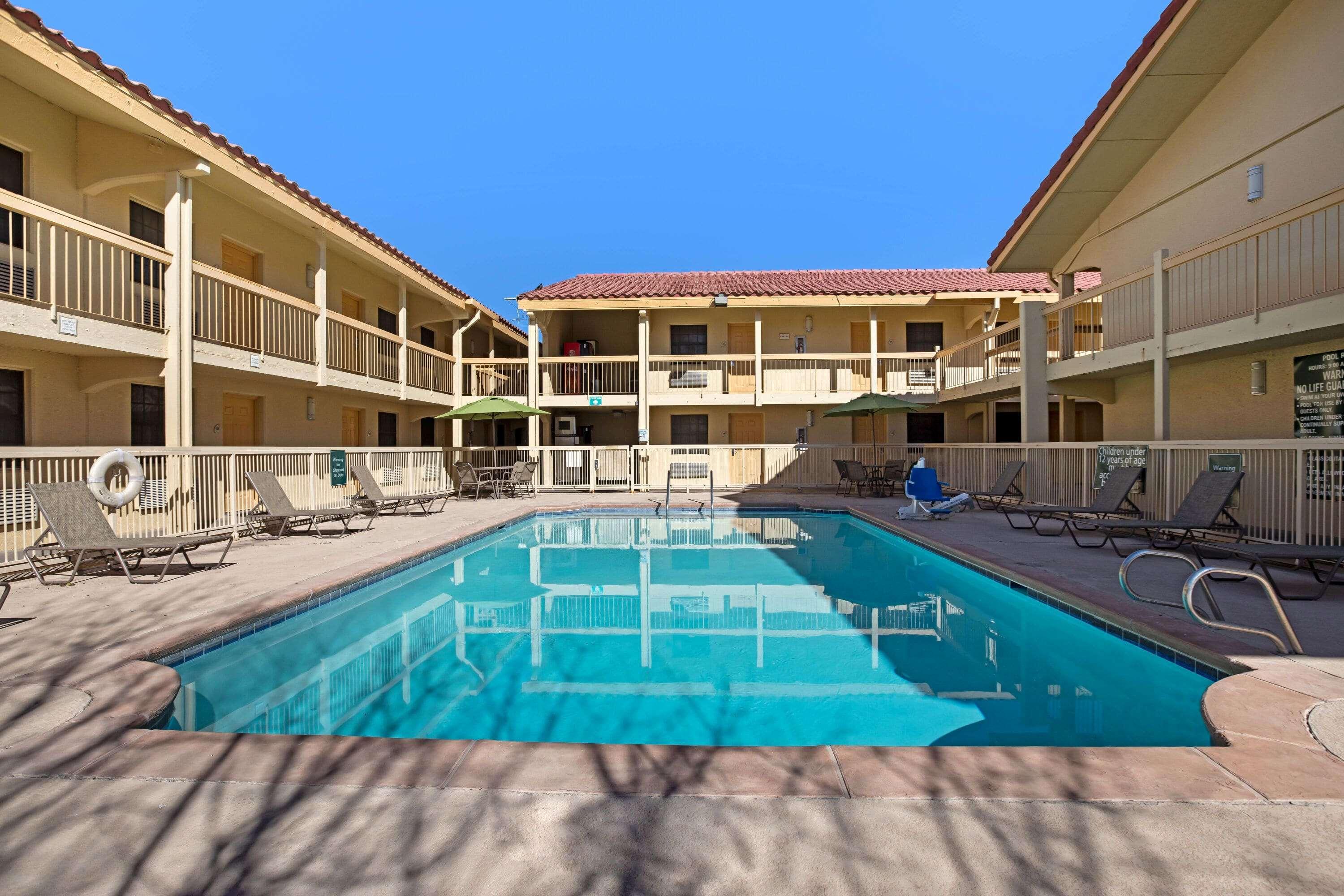 La Quinta Inn By Wyndham El Paso East Lomaland Exterior photo